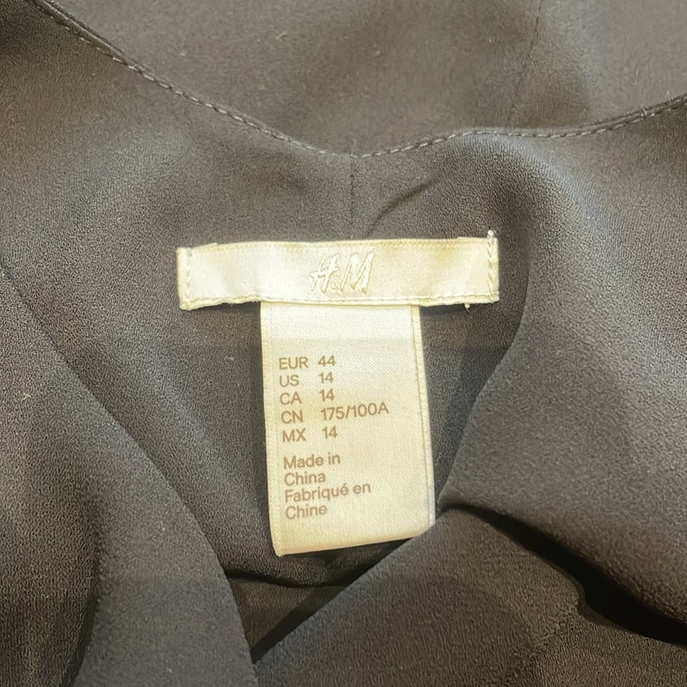 H&M Camisole Deep V Neck Tanktop Blouse, Black Size 14 - Picture 6 of 7